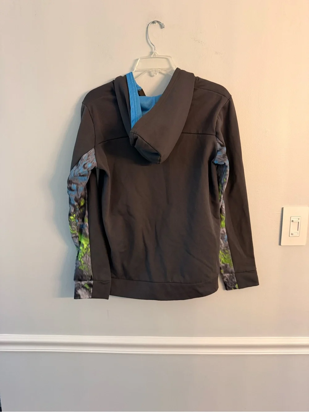 OshKosh B'gosh Gray Hooded Zip Jacket with Blue & Green Pattern